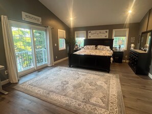 5 bedrooms, iron/ironing board, WiFi, bed sheets