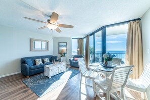 Smart TV, reproductor de DVD y libros 