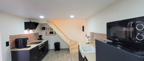 Refrigerador, microondas, horno y parrilla de estufa