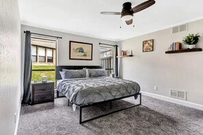 3 bedrooms, desk, iron/ironing board, free WiFi