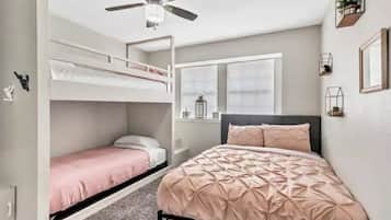 4 bedrooms, desk, iron/ironing board, free WiFi
