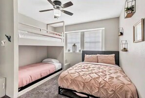 4 bedrooms, desk, iron/ironing board, free WiFi