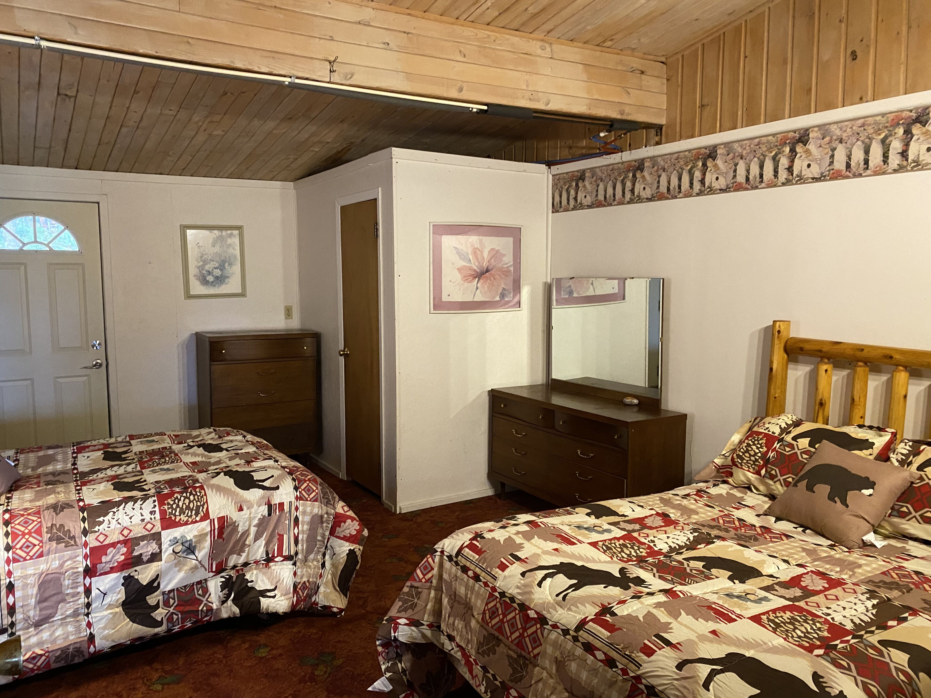 Cabin 11 Lakefront Family/Pet Friendly Fishing Dock Beach Resort Amenities!