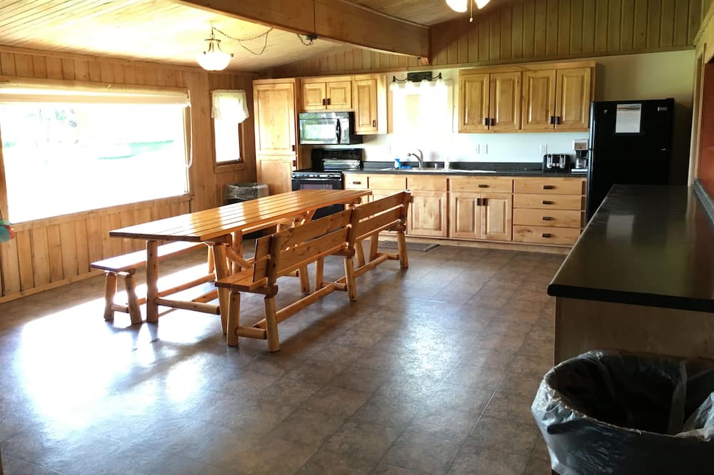 Cabin 11 Lakefront Family/Pet Friendly Fishing Dock Beach Resort Amenities!