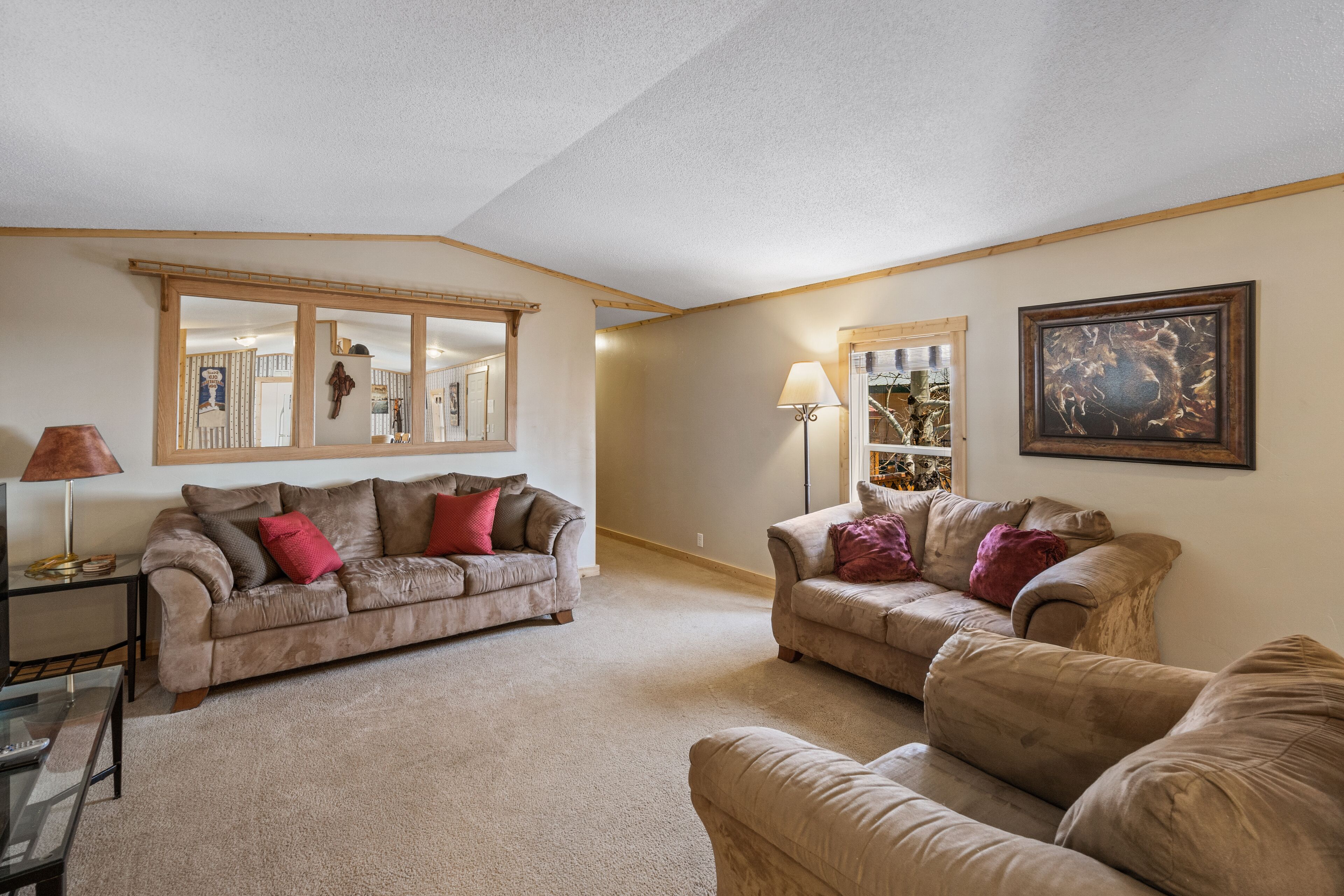 House | Living area | 46-inch flat-screen TV with satellite channels, TV