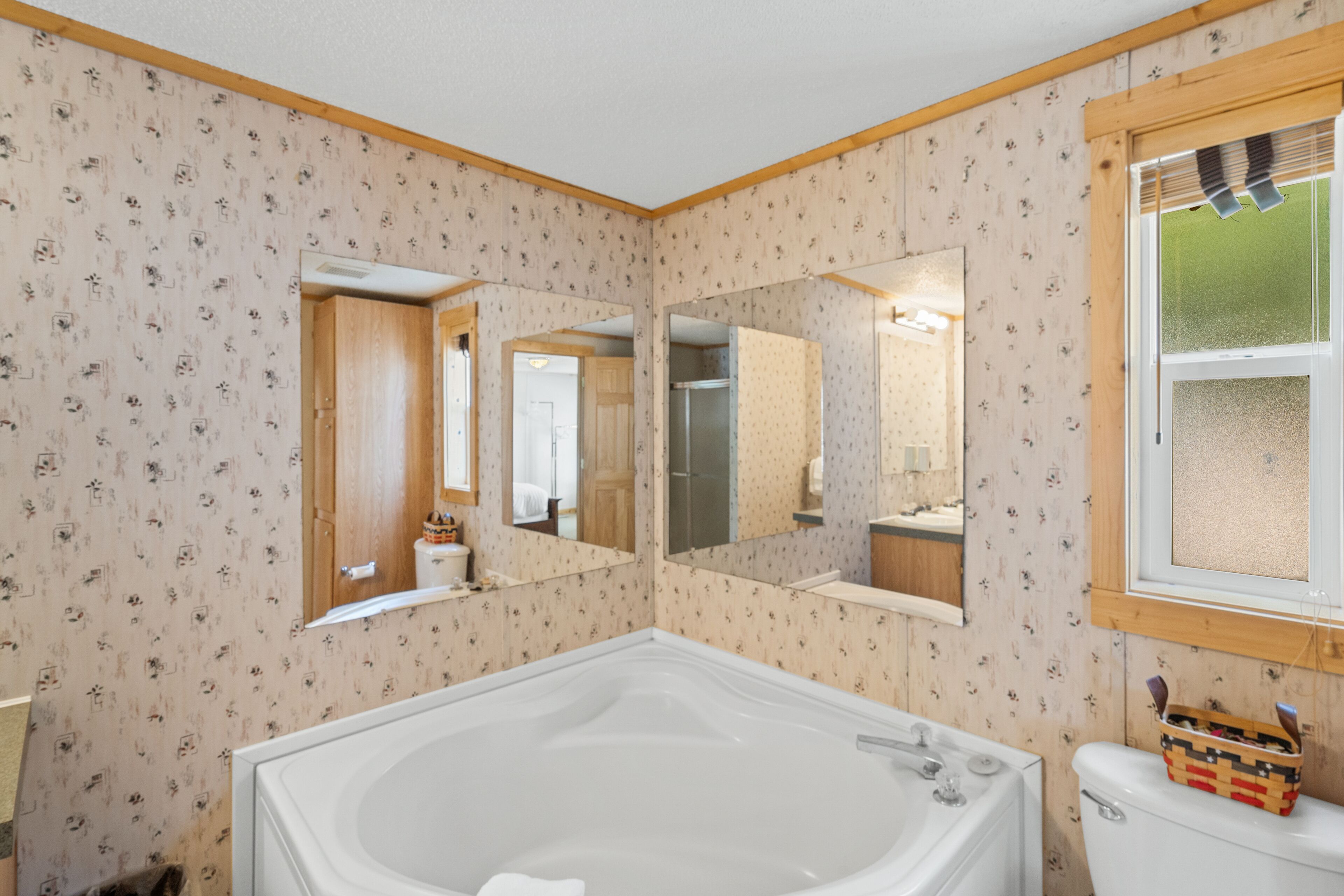 House | Bathroom | Combined shower/bathtub, hair dryer, towels, soap