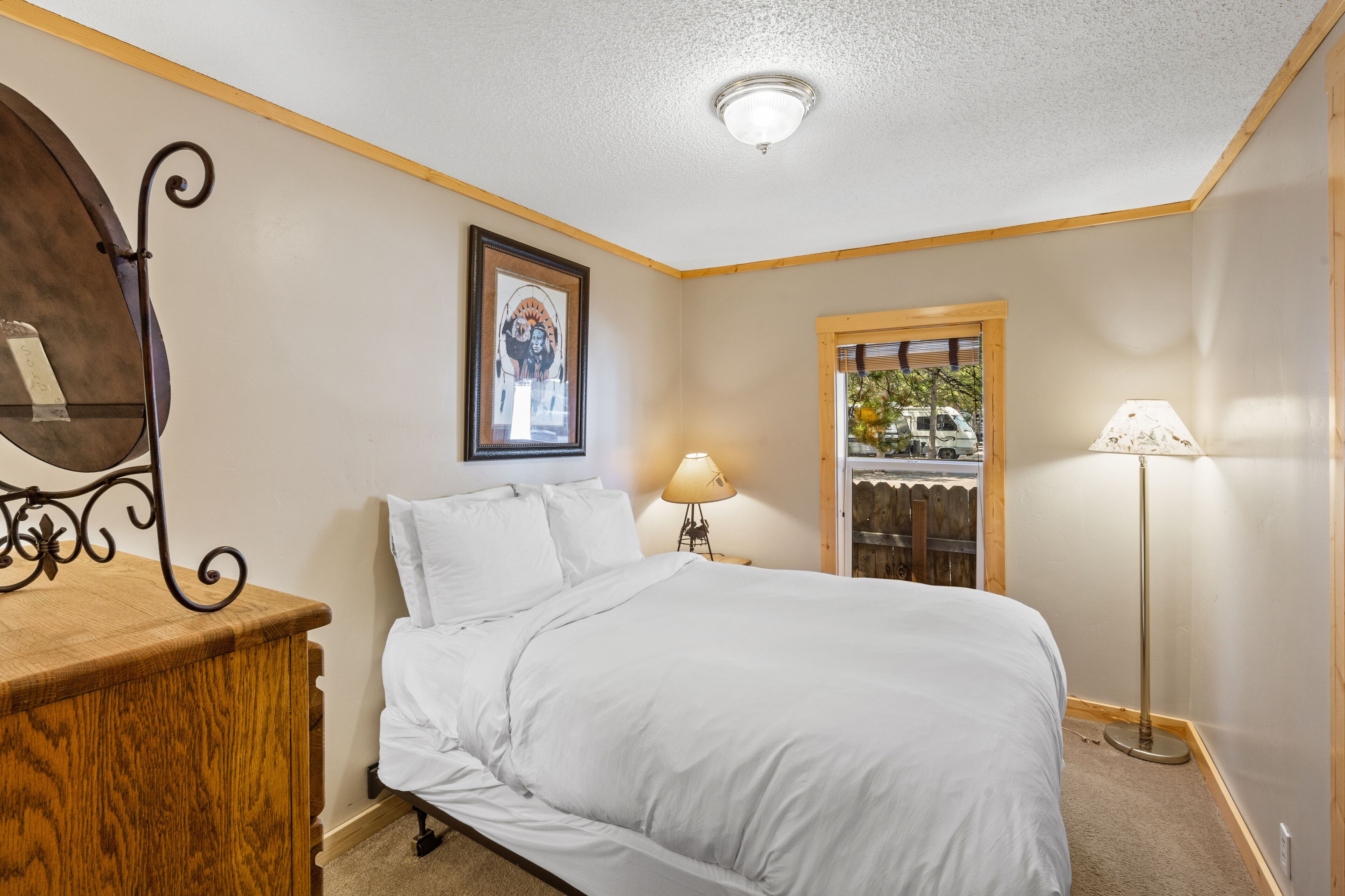 House | 3 bedrooms, premium bedding, down comforters, free WiFi