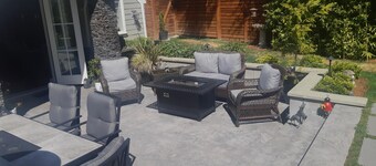 Upscale Home, Backyard Haven - pet friendly - 10 Minutes to Downtown.