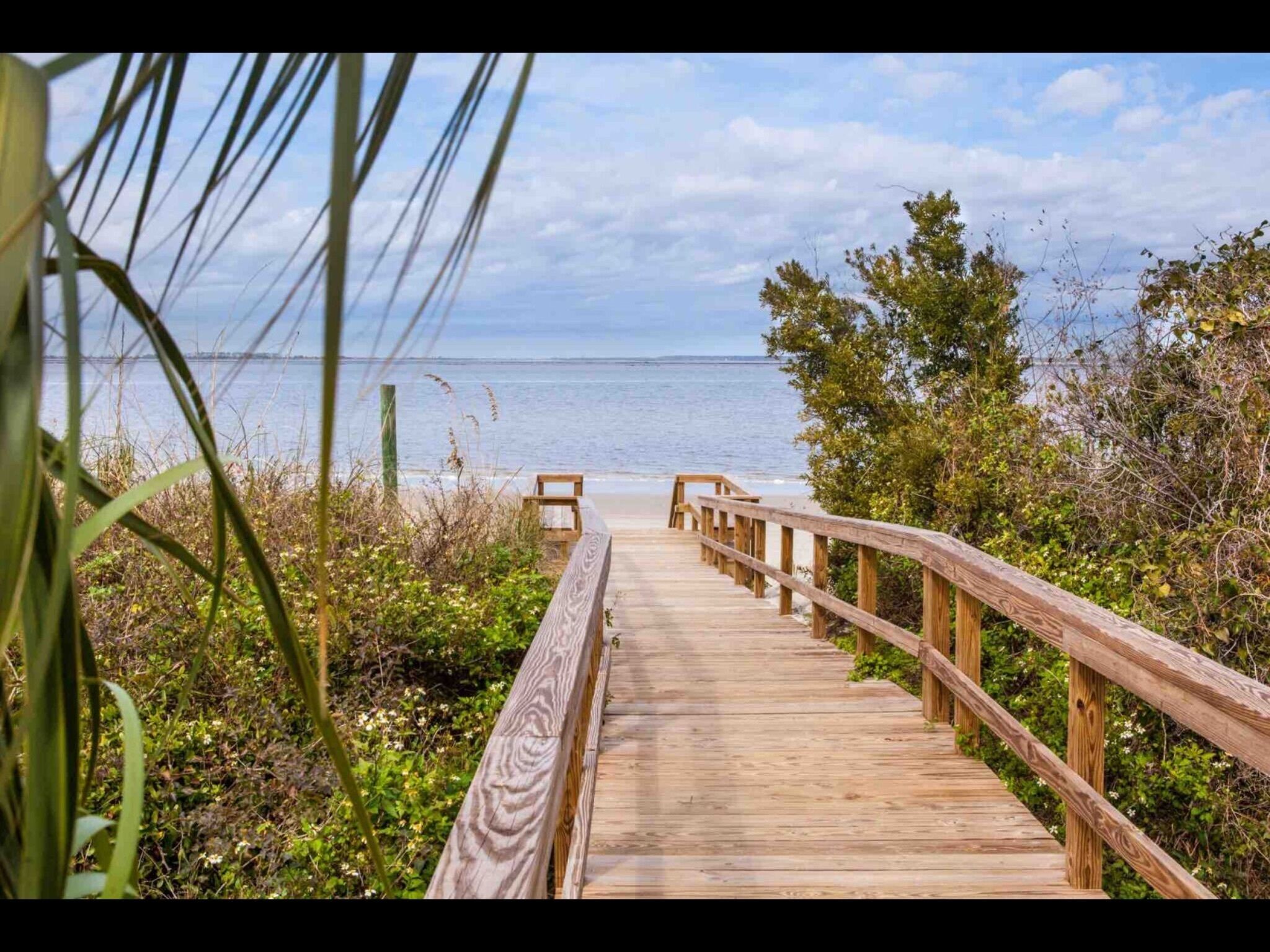 Cozy condo by the beach at Tybee Savannah