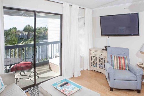 Cozy condo by the beach at Tybee Savannah