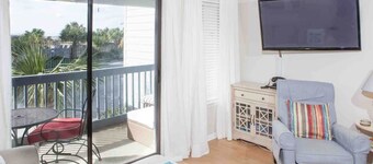 Cozy condo by the beach at Tybee Savannah
