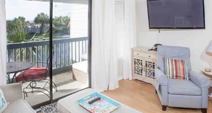 Cozy condo by the beach at Tybee Savannah