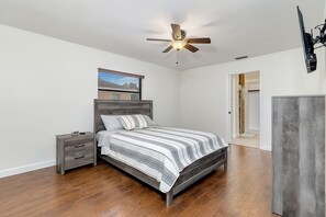 Room - Beautiful Spacious 4BR/2BR Near Beach, Newly Renovated. Great for families!  (Port Charlotte)