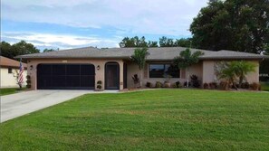 Exterior - Beautiful Spacious 4BR/2BR Near Beach, Newly Renovated. Great for families!  (Port Charlotte)