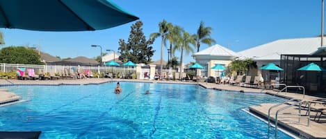 Piscine extérieure, piscine chauffée