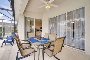 屋外ダイニングエリア