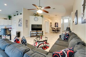 Smart-TV, Videospiele, Tischtennisplatte, Drucker