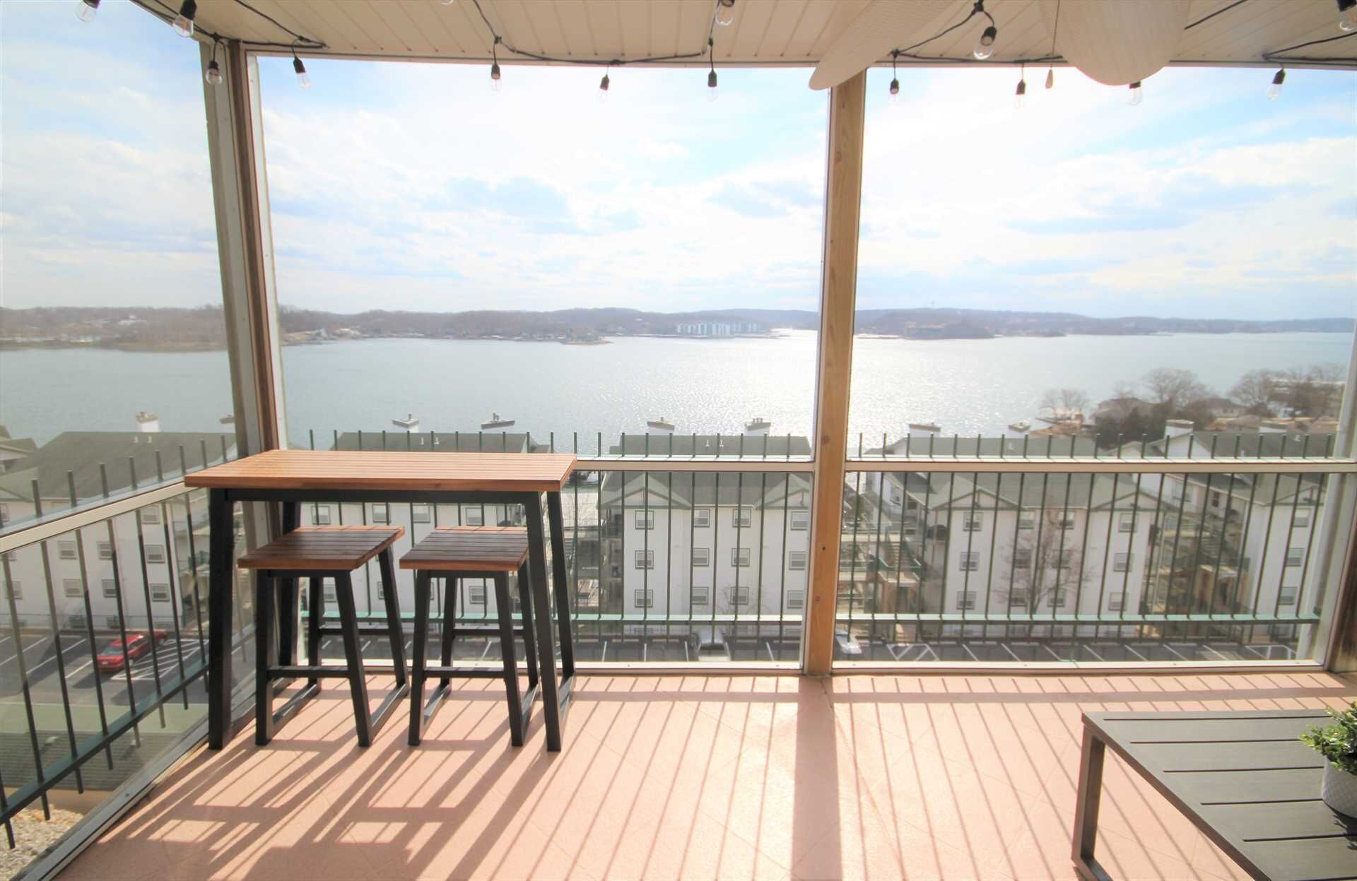 Harbour Towne Condo - Beautifully Decorated, Incredible Lake View, Minimal Steps, Inquire for Slip!