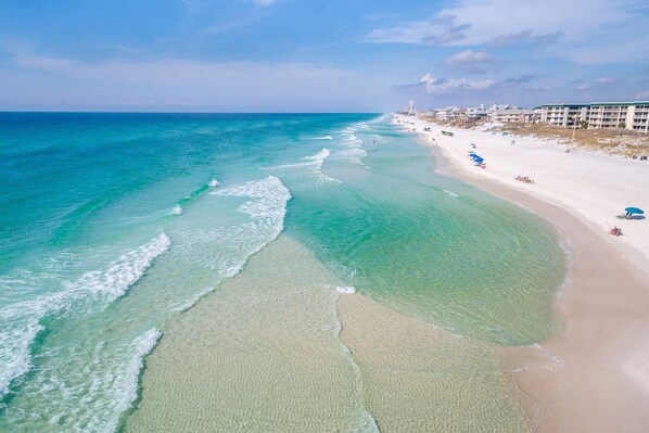 Sun loungers - Sandestin Teal Chic - Brand new Townhouse near 30A & Miramar Beach (Santa Rosa Beach)