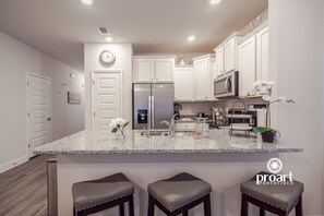 Fridge, microwave, oven, stovetop - Sandestin Teal Chic - Brand new Townhouse near 30A & Miramar Beach (Santa Rosa Beach)