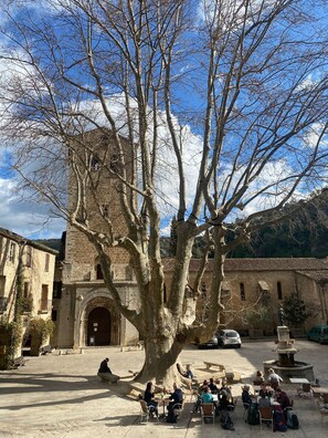 Exterior - charming studio in the heart of Herault. (Saint-Guilhem-le-Désert)