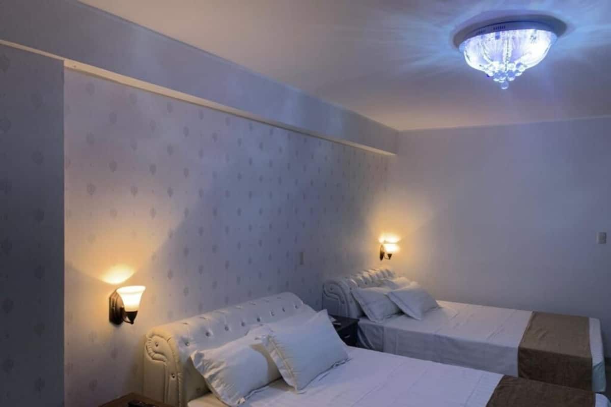 Chambre Double Confort, 2 grands lits, bain Ă remous, vue ville