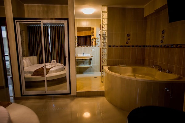 Banheira e chuveiro separados, banheira de hidromassagem