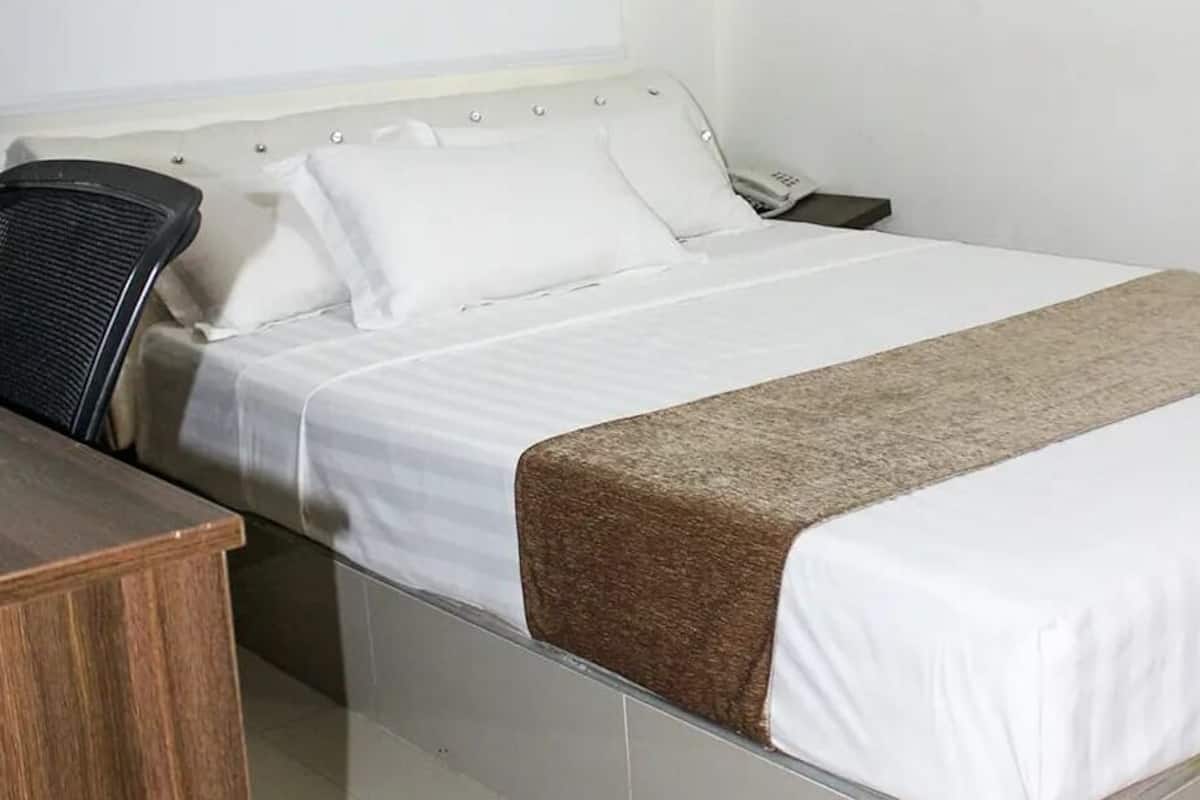 Chambre Simple Standard, 1 grand lit