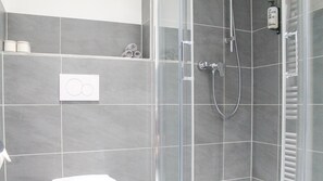 Dusche, Handtücher, Seife, Toilettenpapier