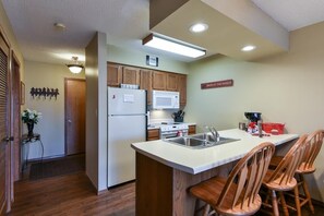 Frigorifero, microonde, forno, piano cottura