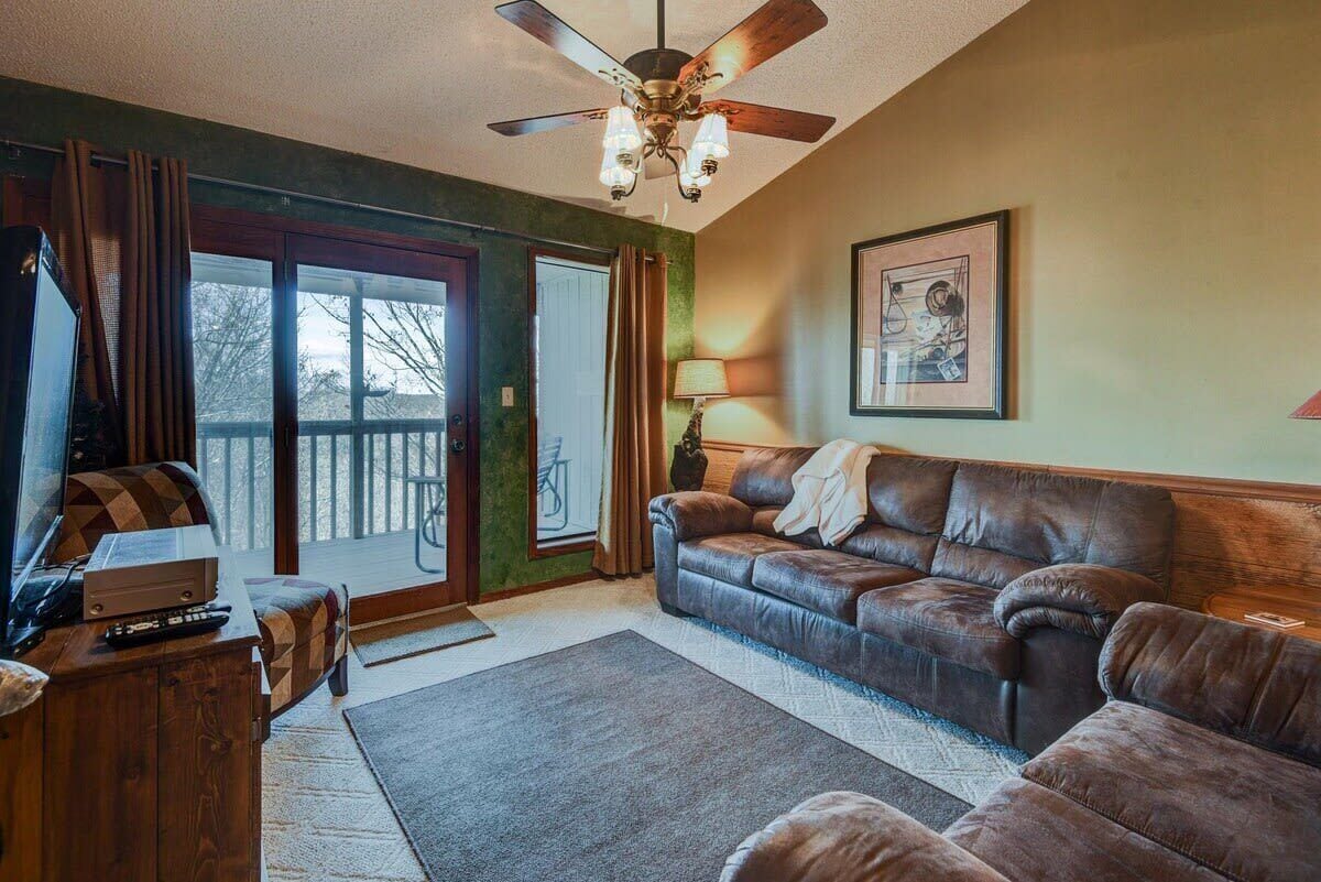 TV, DVD player, offices