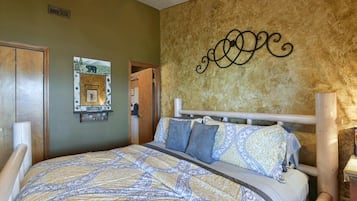 2 bedrooms, desk, iron/ironing board, travel cot