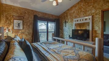 2 habitaciones, escritorio y tabla de planchar con plancha