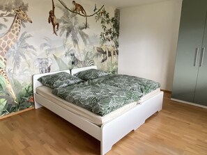 3 bedrooms, travel cot, free WiFi, bed sheets