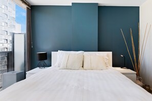 2 bedrooms, iron/ironing board, WiFi, bed sheets - Modern City Convenience with Great Amenities (Melbourne)