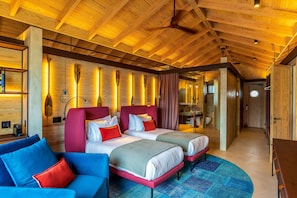 Deluxe Twin Room with Sea View and Sundeck | Ropa de cama de alta calidad, caja fuerte, decoración individual