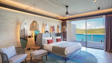 Turtle Suite with Sea View and Terrace | Luxe beddengoed, een kluis op de kamer, individueel gedecoreerd