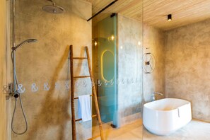 Seahorse Suite with Sea View and Terrace | 浴室 | 名牌梳洗用品、風筒、浴袍、拖鞋