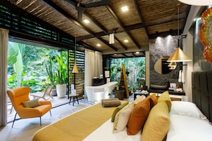 Deluxe Double Room, 1 King Bed, Garden View | Minibar, in-room safe, free WiFi, bed sheets