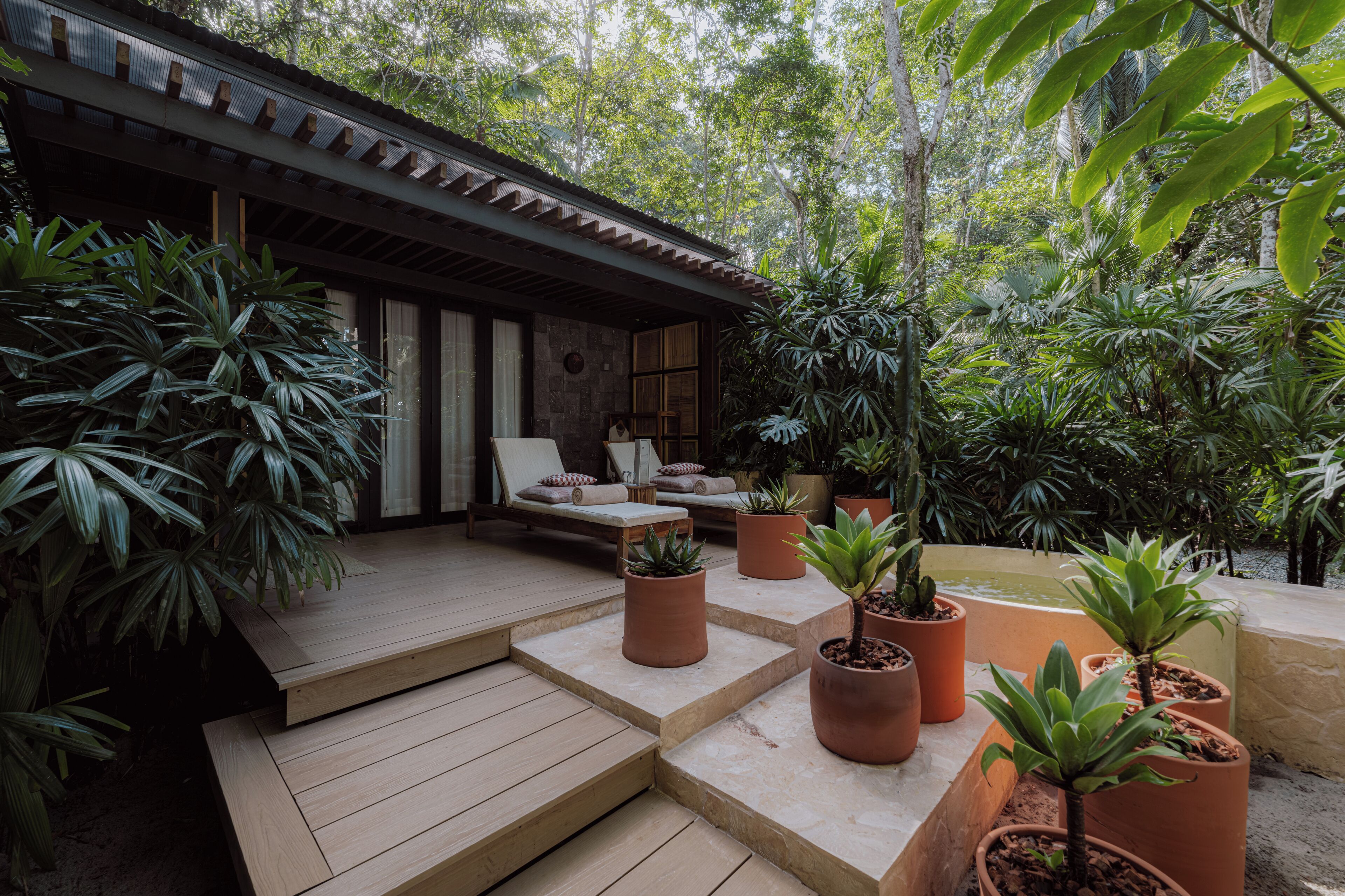 Kahden hengen deluxe-huone, 1 suuri parisänky, valtamerinäköala | Minibaari, tallelokero huoneessa, ilmainen Wi-Fi, vuodevaatteet