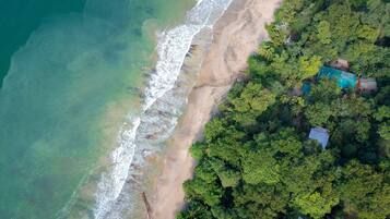 On the beach, white sand, sun-loungers, beach towels