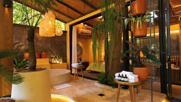 Luxury-Doppelzimmer, 1 King-Bett, Gartenblick | Terrasse/Patio