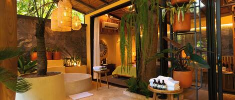 Luxury-Doppelzimmer, 1 King-Bett, Gartenblick | Terrasse/Patio