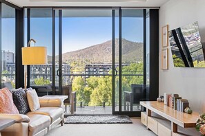 TV - Sky High Views in the Heart of Canberra (Canberra)