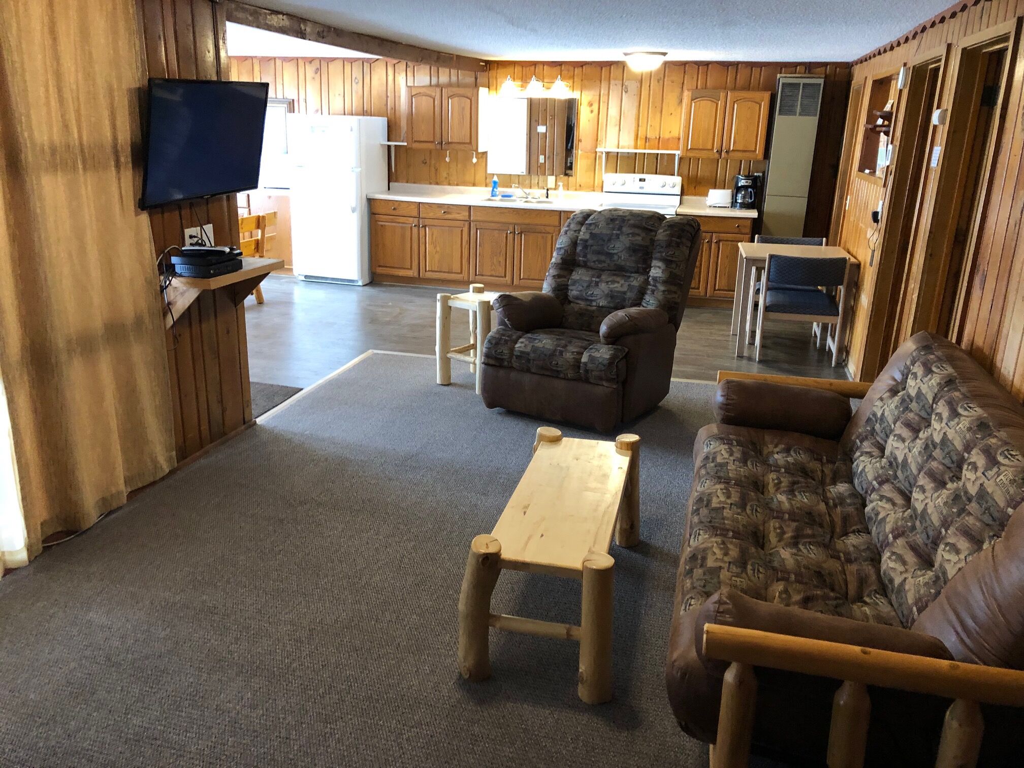 Cabin 2 Lakefront Screen Patio Family/Pet Friendly Dock Fishing Resort Amenities