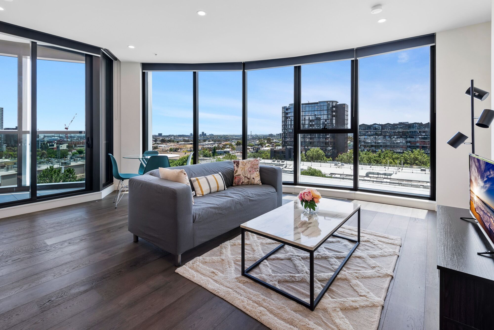 Stylish Apartment in Central Melbourne Location