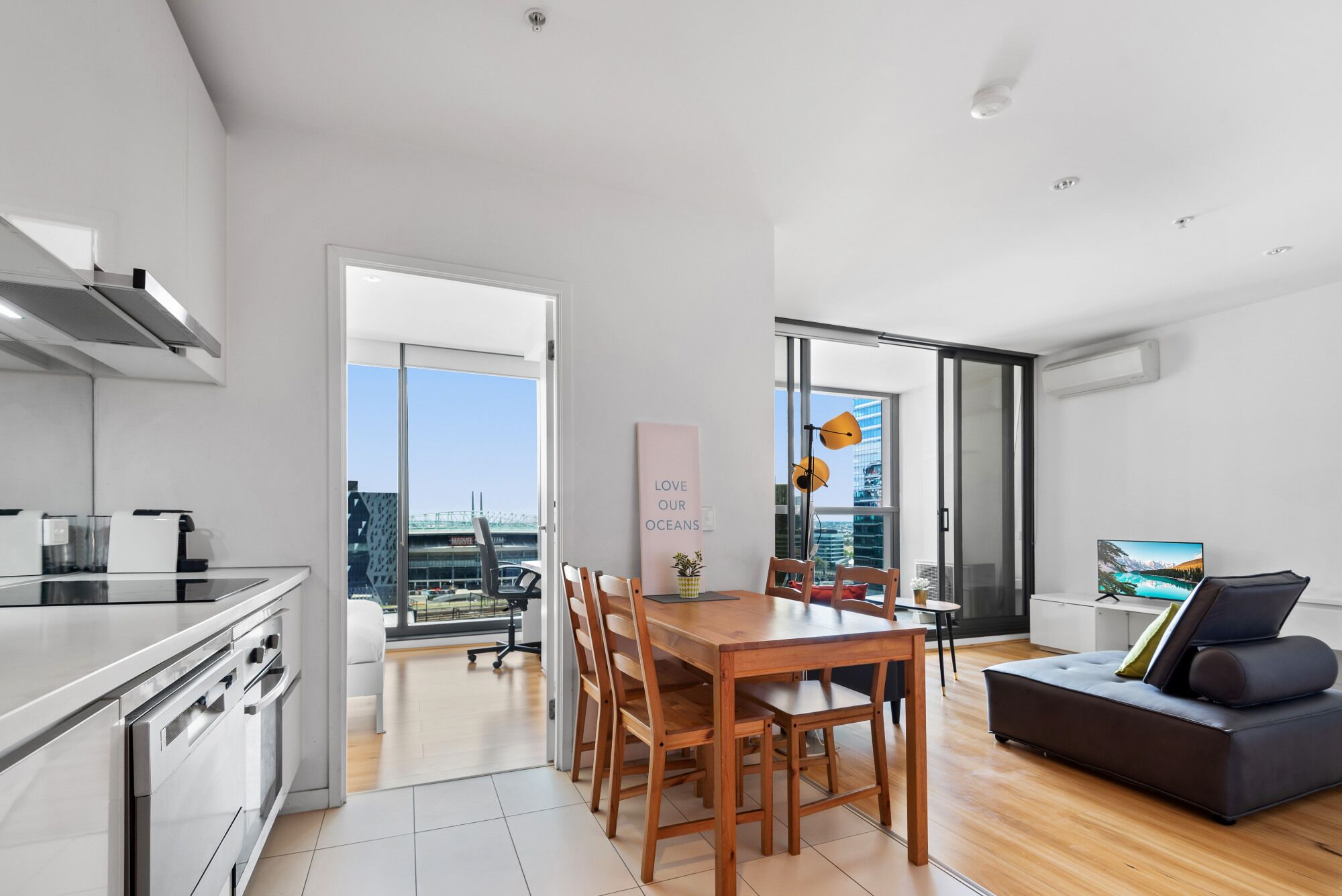 Modern CBD Apartment with Stadium Views