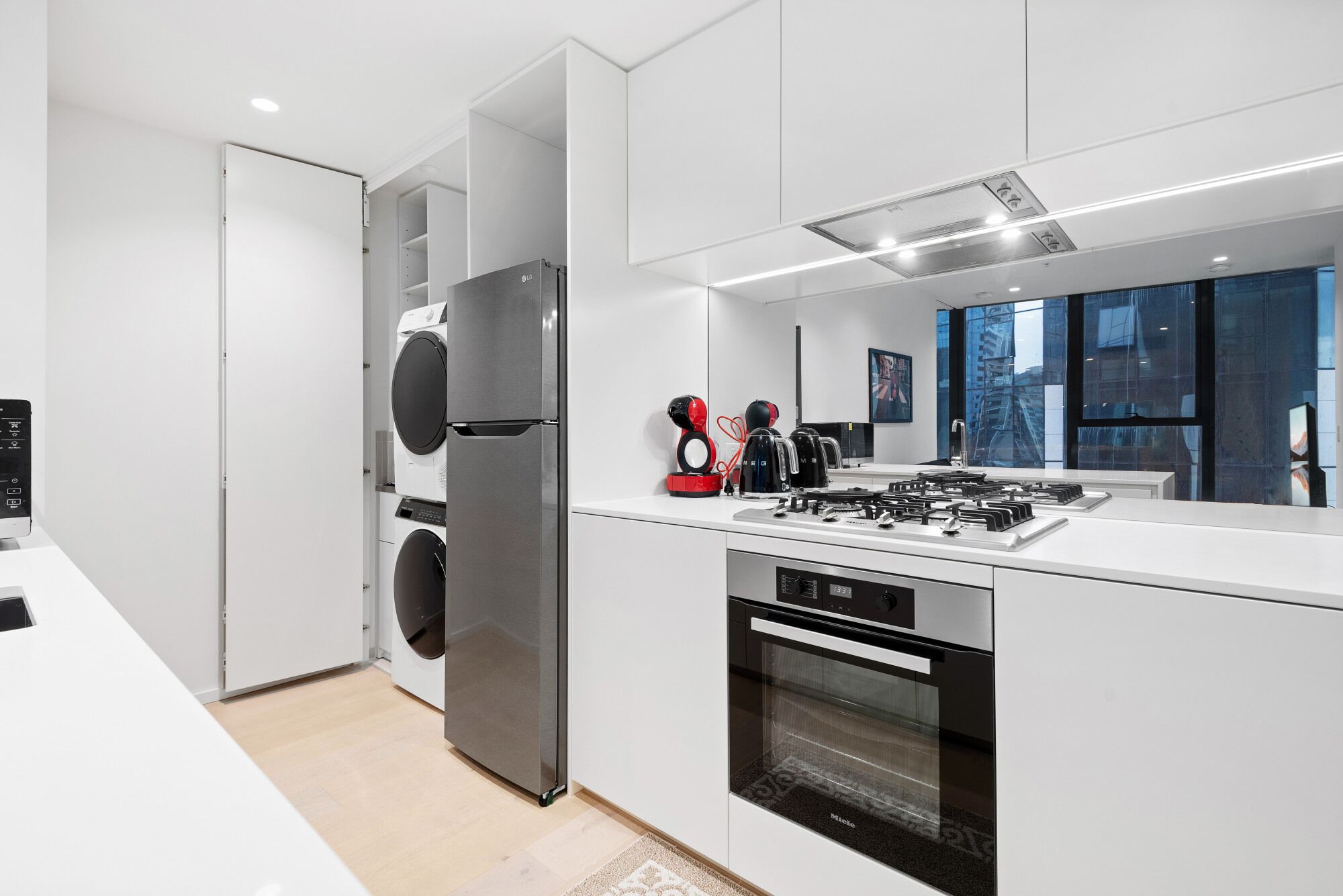 Melbourne Square 2-Bed Retreat with Pool and Gym