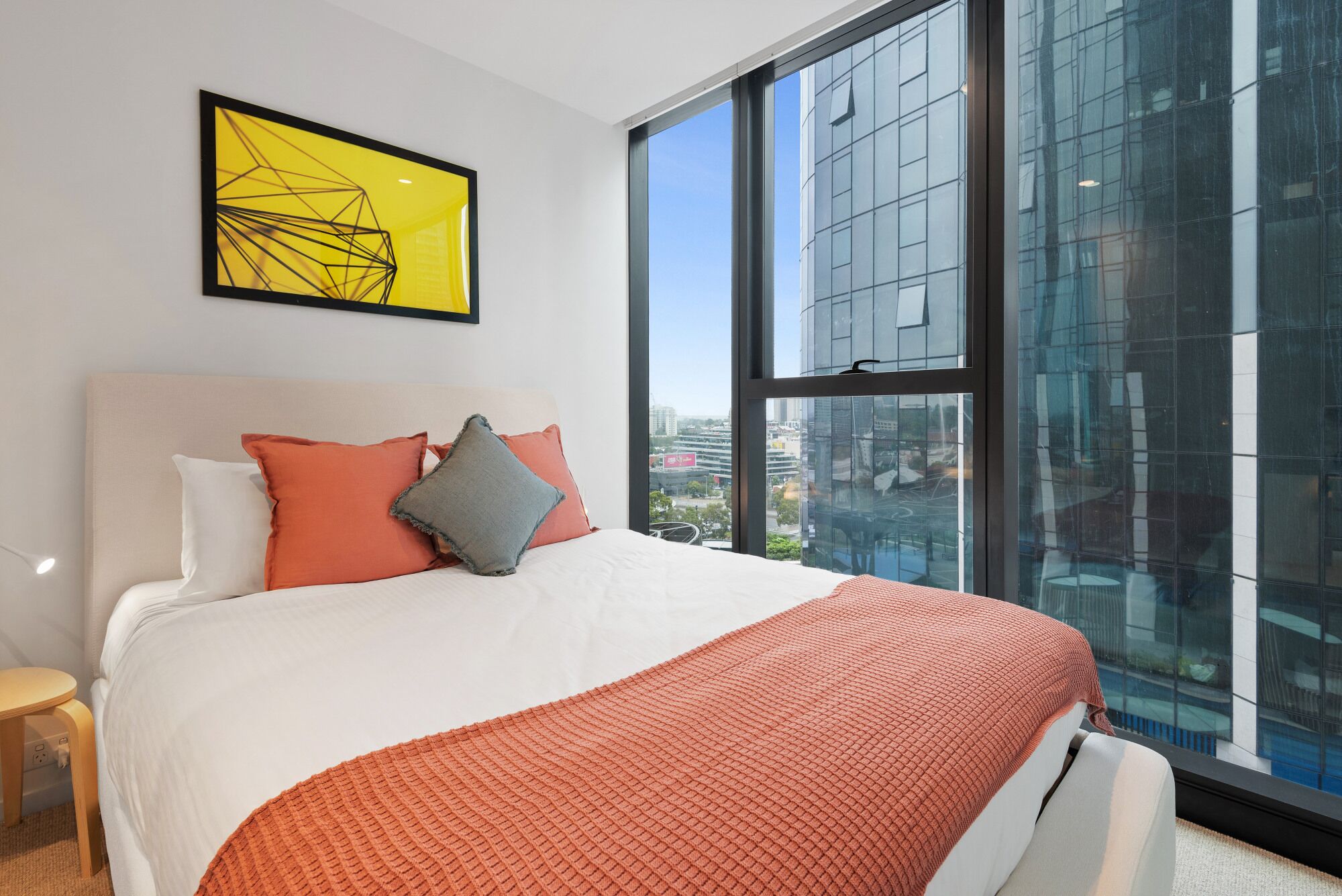 Melbourne Square 2-Bed Retreat with Pool and Gym