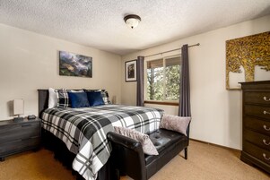 Townhome | Premium bedding, down comforters, travel crib, free WiFi
